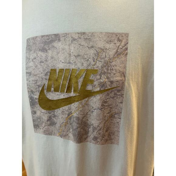 NIKE TSHIRT light gray AND GOLD. MENS SIZE XL - Picture 2 of 4